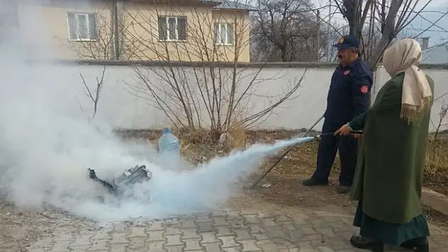 Adilcevaz'da öğretmenlere yangın tatbikatı