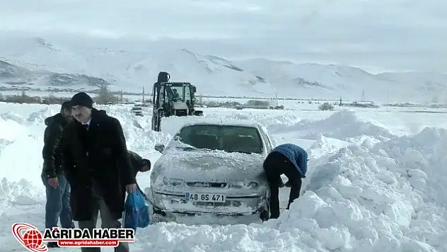 Ağrı dahil Doğu Anadolu Bölgesinde kar hayatı felç etti