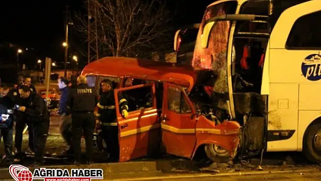 Ağrı'dan İstanbul'a Giden Otobüs Kaza Yaptı: 1 Ölü 4 Yaralı!