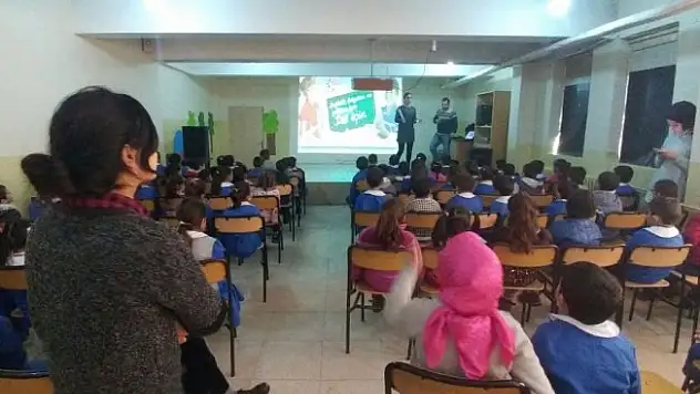 Ağrı'da okullarda süt dağıtımı tekrar başladı