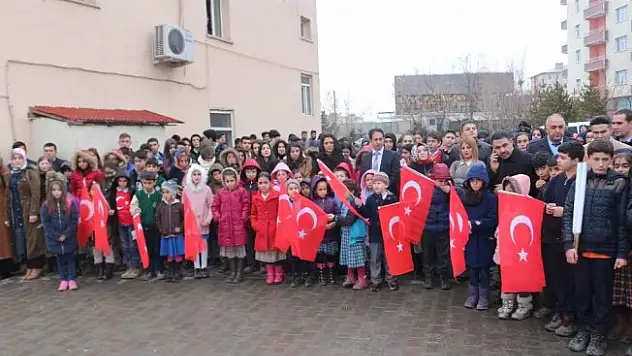 Ağrılı öğrencilerden Afrin'e gidecek PÖH'lere mektuplu uğurlama
