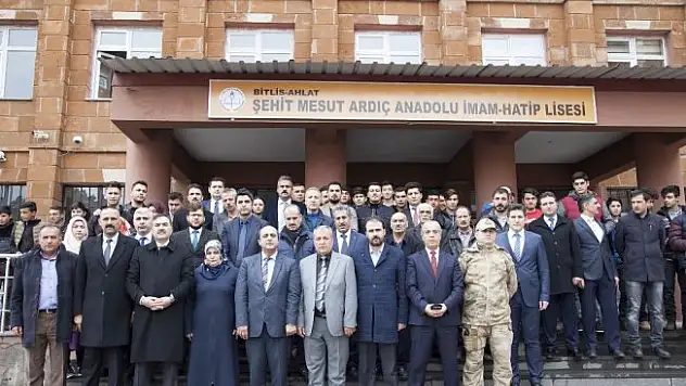 Ahlatlı Şehit Mesut Ardıç'ın ismi okula verildi