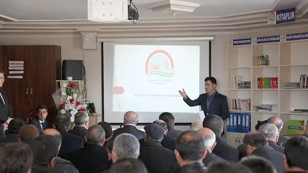 Bitlis Ahlat'ta 'buzağı ölümlerinin önlenmesi' toplantısı yapıldı