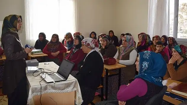 Aile içi iletişimin önemi anlatıldı