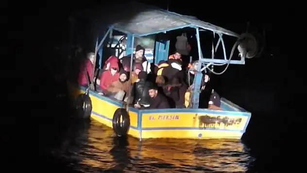 Akdeniz açıklarında 5'i çocuk 38 düzensiz göçmen yakalandı