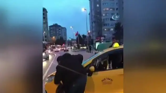 Alkollü taksi sürücüsü Kadıköy'ü birbirine kattı