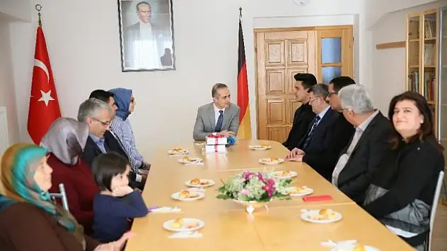 Almanya'da en başarılı Türk öğrenciler ödüllerini aldı