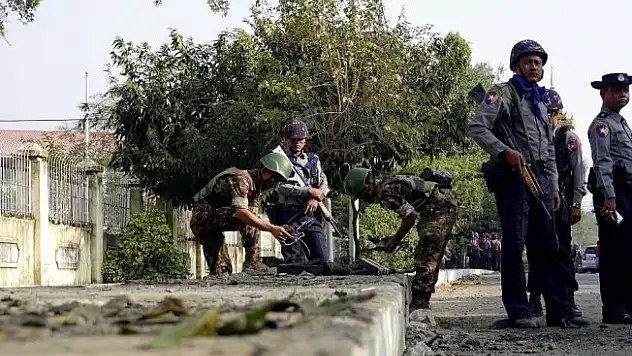Arakan'da 3 farklı noktada bombalı saldırı