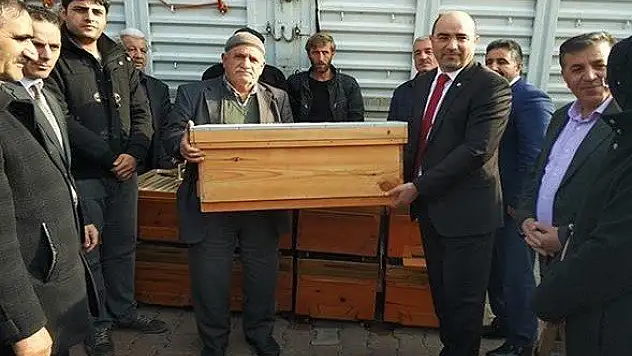 Elazığ'da 58 Arıcıya bin 218 kovan desteği