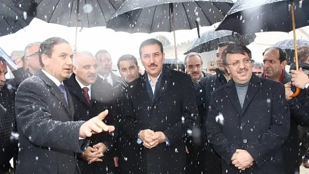 Bakan Tüfenkci, Kapıköy Sınır Kapısı'nda incelemelerde bulundu