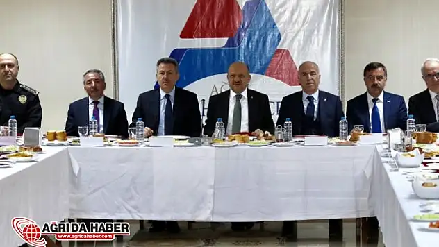 Başbakan Yardımcısı Fikri Işık Üniversite'de Ağrı Protokolü ile biraraya geldi