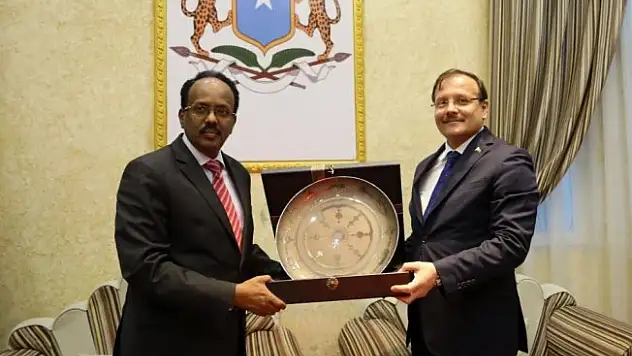 Başbakan Yardımcısı Çavuşoğlu, Somali Cumhurbaşkanı Fermacu ile görüştü