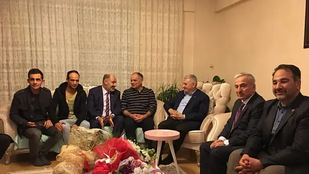 Başbakan Yıldırım bıçaklanan belediye başkanını ziyaret etti