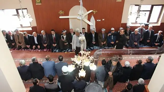 Hakkari Ak Parti İl Başkanı Emrullah Gür Şemdinli'de ziyaretlerde bulundu