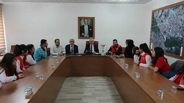 Başkan Karataş'tan başarılı sporculara ödül