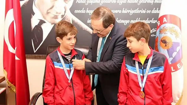 Başkan Şahin'den özel sporculara altın