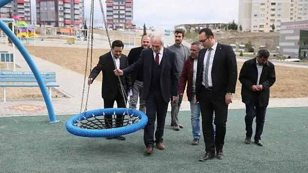 Başkan Saraçoğlu, oyun parkı ve peyzaj çalışmalarını yerinde inceledi