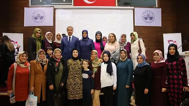 'Toplumu İnşa Eden Kadındır'