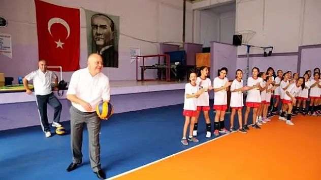 Basketbolun onur ödülü Başkan Ergün'e