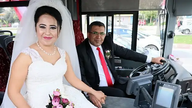 Belediye otobüsü 'gelin arabası' oldu