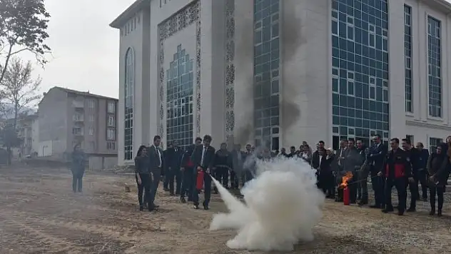 Belediye personeline yangın söndürme eğitimi
