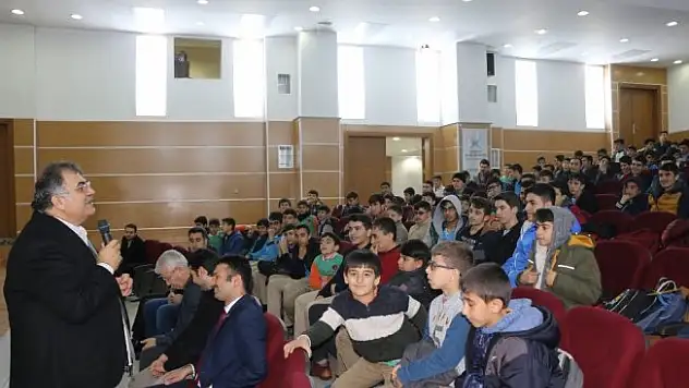 Bingöl'de öğrencilere kişisel gelişim konferansı