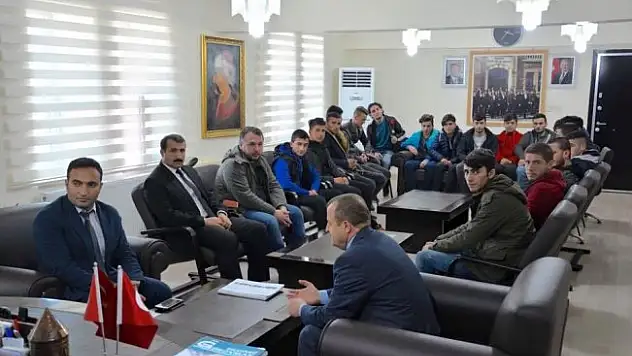 Bitlis İl Özel İdaresi Sporculara kıyafet desteğinde bulundu