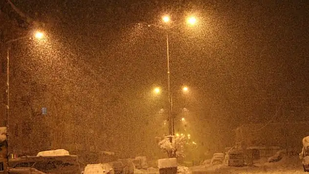 Bitlis'te eğitime kar engeli