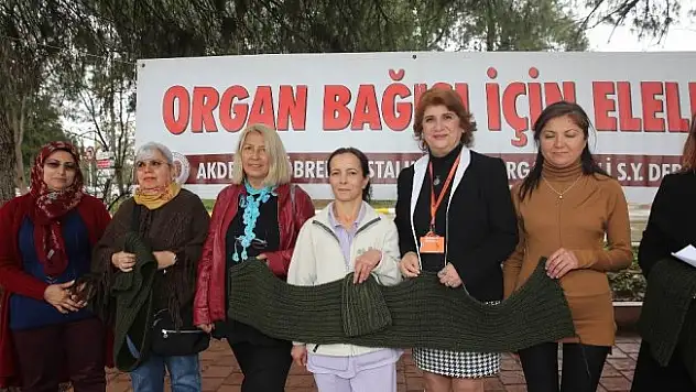 Böbrek hastalarından Afrin'e atkı ve bere