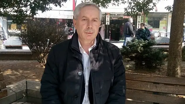 Borçlarını ödemek için sattığı arabasının parasını kaybetti