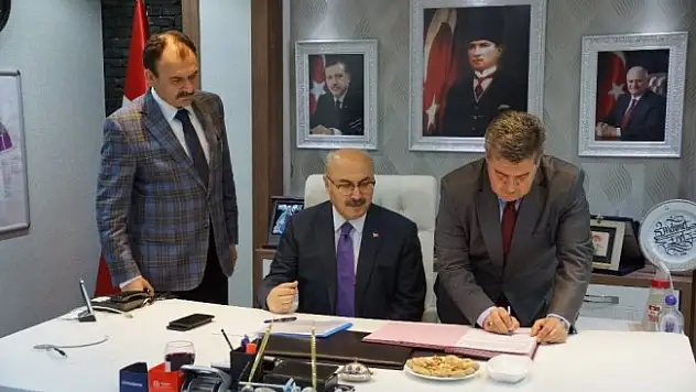 Buharkent Anadolu Lisesi için imzalar atıldı