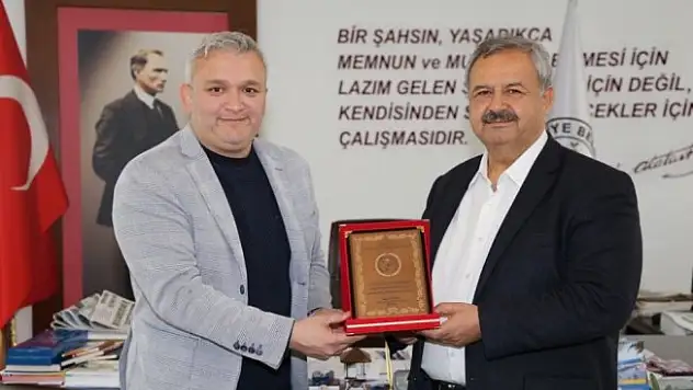 Burhaniye'de güreş ağası Çelik'e mumla davet