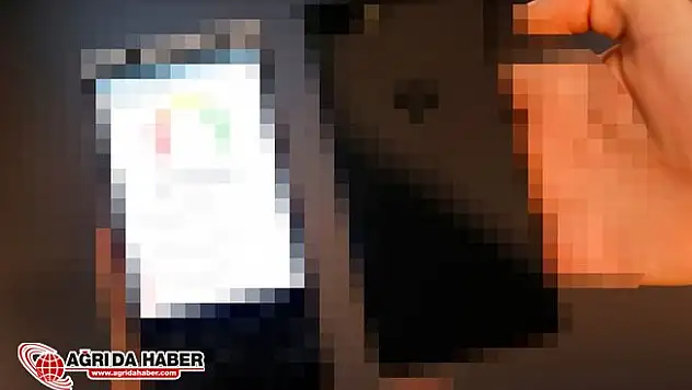 Çerçevesiz Telefon BlackBerry Ghost Görüntüleri Ortaya Çıktı
