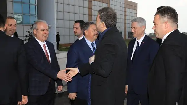 ÇÜ Eczacılık Fakültesine 'Halil Avcı' imzası