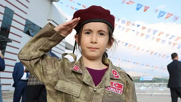 Cumhurbaşkanı 6 yaşındaki bordo bereli kızı teselli etti