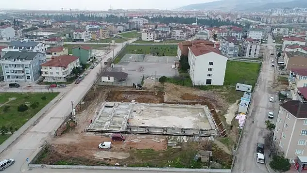 Derince İmam Hatip Lisesi spor salonu için ilk kazma vuruldu