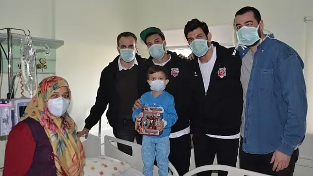 Dev adamlardan anlamlı ziyaret