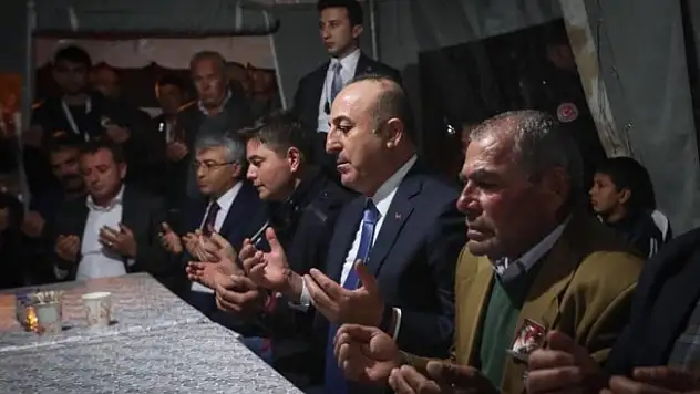 Dışişleri Bakanı Çavuşoğlu'ndan şehit evine ziyaret