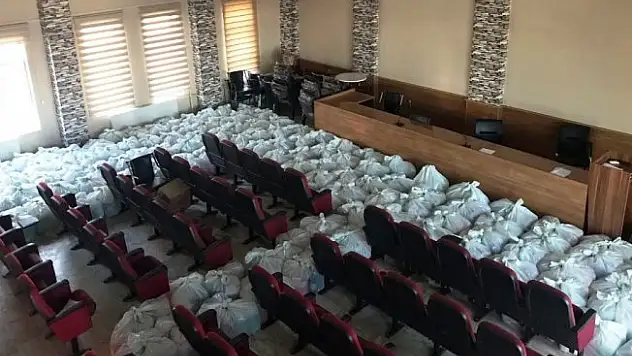Edremit Belediyesinden okullara 100 bin TL'lik malzeme desteği