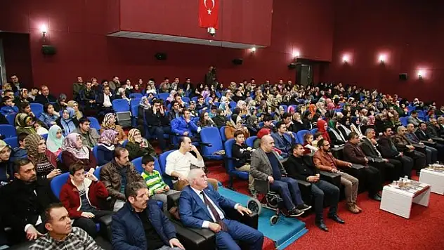 Elazığ'da 'Şehitler Gecesi' programına yoğun ilgi