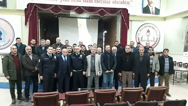Emniyetten okul servis şoförlerine seminer