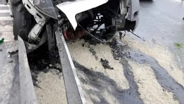 Engelli öğrencileri taşıyan servis kaza yaptı:10 yaralı
