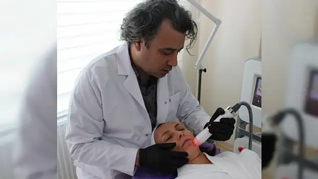 Ergenlikte akne izlerine 'altın iğne' yöntemi