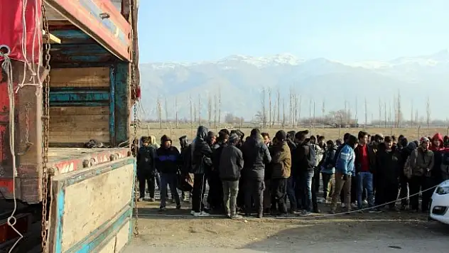 Erzincan'da 10 günde 322 kaçak göçmen yakalandı