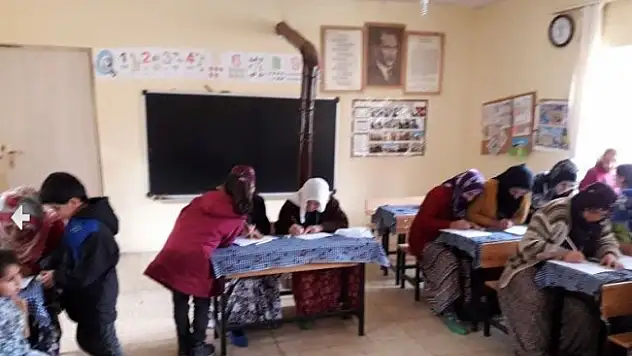 Genç'te okuma yazma kursları başladı