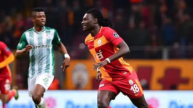 Gomis ilk kez hat-trick yaptı