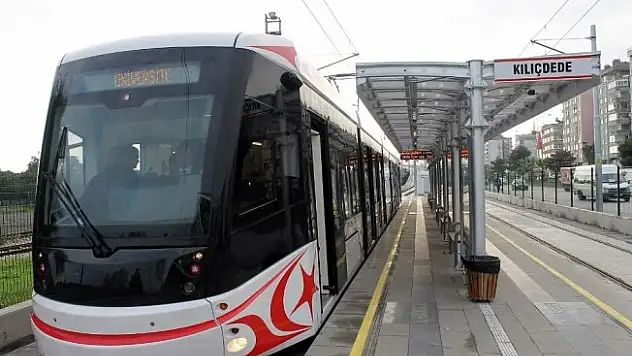 Günde 100 bin kişiyi taşıyor
