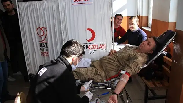 Van'ın Muradiye ilçesinde Güvenlik güçlerinden 'Afrin' için kan bağışı