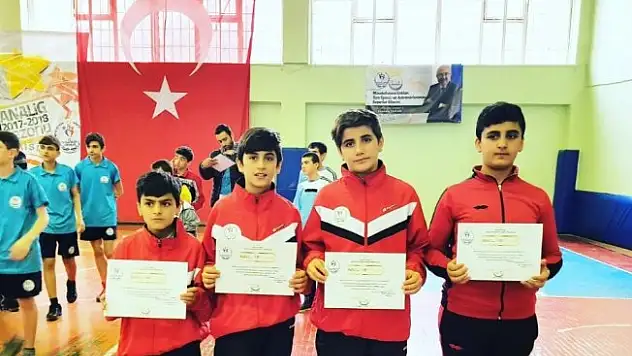 Hakkari Gençlik Spor Kulübü masa tenisi çeyrek finalde