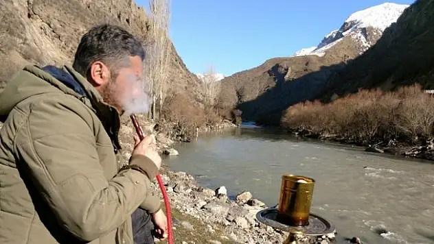 Hakkari'de kış ortasında piknik yaptılar